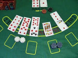 Antarmuka aplikasi mobile jcototo menampilkan menu sportsbook, meja dealer langsung, dan permainan slot